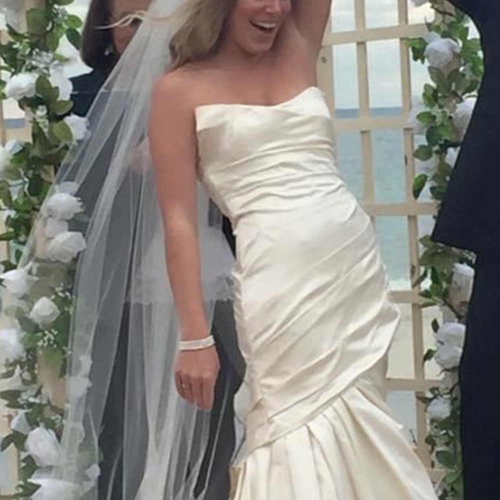 Monique Lhuillier Georgia wedding dress - Picture 4 of 5